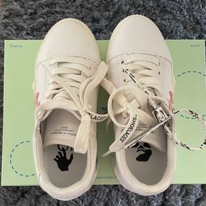 Off white Sneakers size 6
